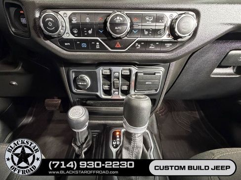 Used 2024 Jeep Wrangler Unlimited w/ Convenience Group AWD/4WD image 27