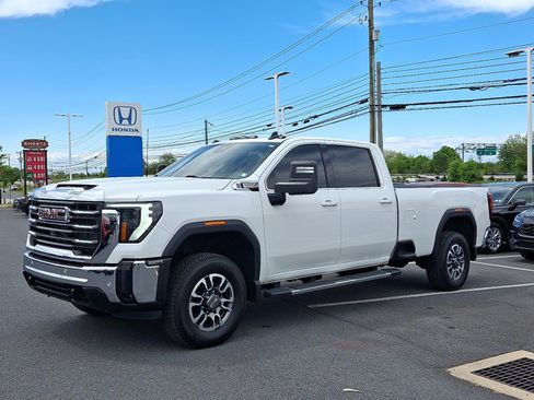 Used 2025 GMC Sierra 2500 SLE w/ Max Trailering Package AWD/4WD image 3