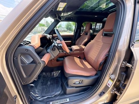 Used 2025 Land Rover Defender 110 AWD/4WD image 19