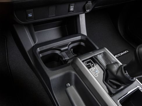 Used 2018 Toyota Tacoma SR5 RWD image 24