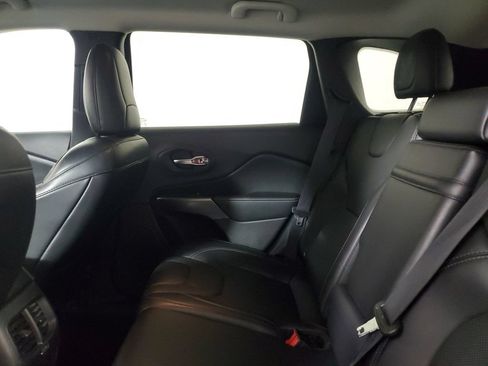 Used 2019 Jeep Cherokee Limited FWD image 11