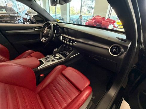 Used 2023 Alfa Romeo Stelvio Veloce AWD/4WD image 36