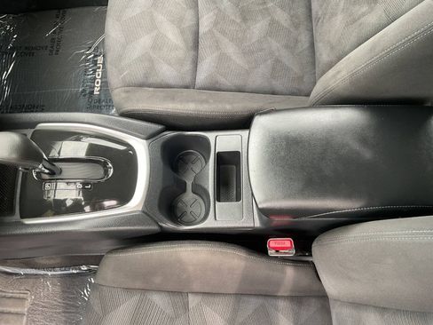 Used 2015 Nissan Rogue S AWD/4WD image 23