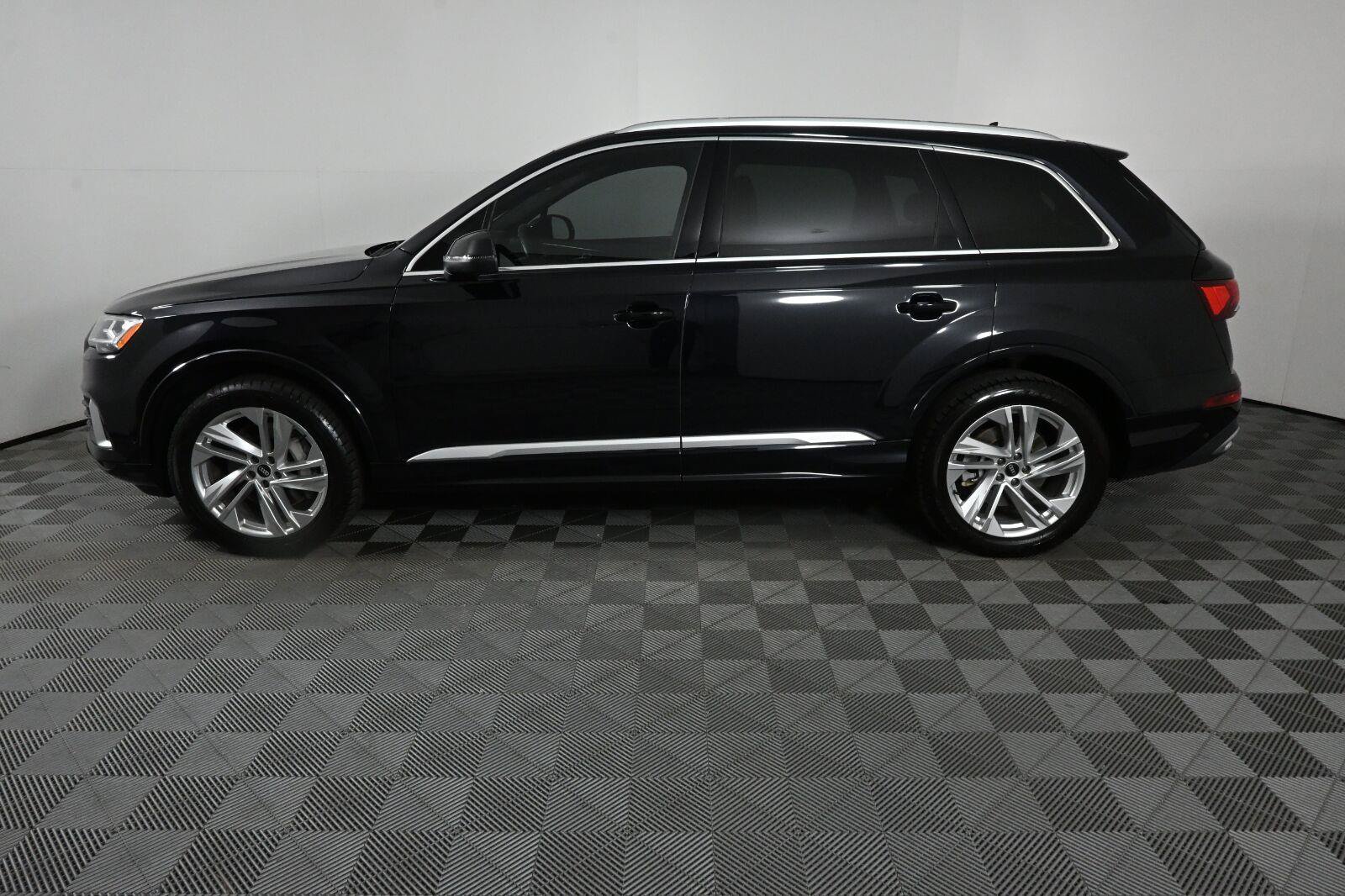 Used 2021 Audi Q7 3.0T Premium Plus w/ Premium Plus Package AWD/4WD image 3