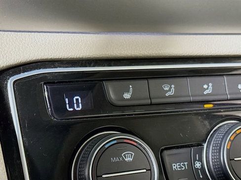 Used 2022 Volkswagen Atlas SEL R-Line AWD/4WD image 18