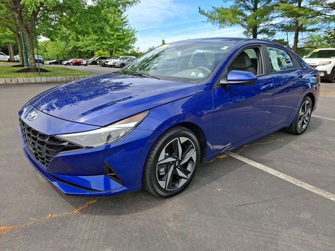 Used 2023 Hyundai Elantra SEL w/ Convenience Package FWD image 3