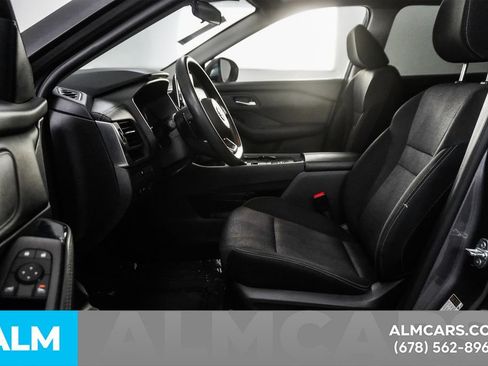 Used 2024 Nissan Rogue SV image 16