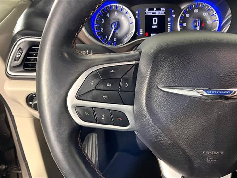 Used 2018 Chrysler Pacifica Touring-L image 22