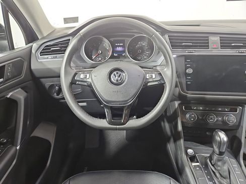 Used 2020 Volkswagen Tiguan SE w/ Panoramic Sunroof Package AWD/4WD image 14
