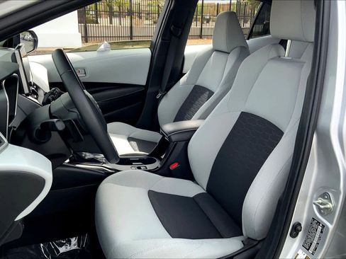 Certified 2025 Toyota Corolla SE image 9