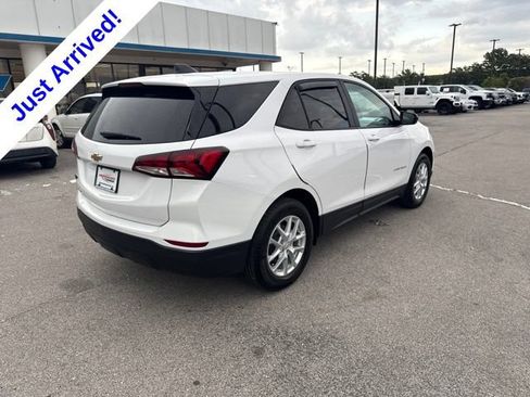 Used 2023 Chevrolet Equinox LS w/ LS Convenience Package FWD image 3