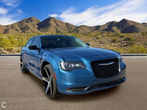 Used 2020 Chrysler 300 Touring w/ Sport Appearance Package RWD image 5