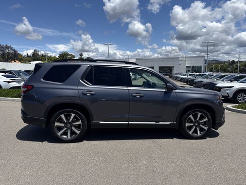 Certified 2024 Honda Pilot Touring image 6