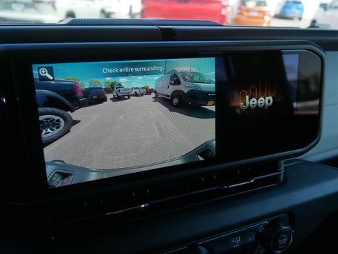New 2026 Jeep Gladiator Sport AWD/4WD image 17