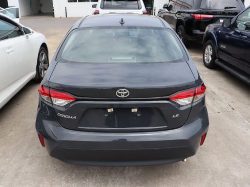 Used 2025 Toyota Corolla LE FWD image 8