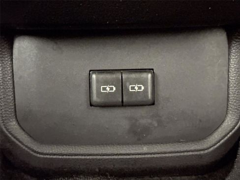 Used 2025 Toyota Highlander XLE AWD/4WD image 36