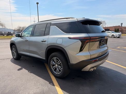 Used 2024 Chevrolet Traverse LT image 6