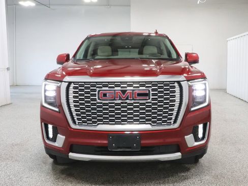 Used 2023 GMC Yukon Denali w/ Advanced Technology Package AWD/4WD image 3