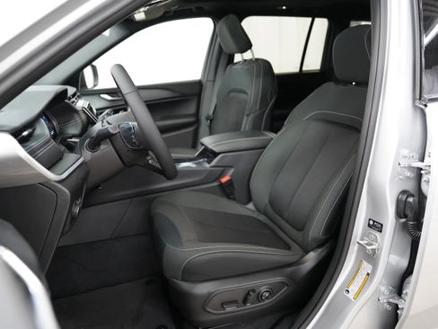 New 2026 Jeep Grand Cherokee Laredo X AWD/4WD image 4