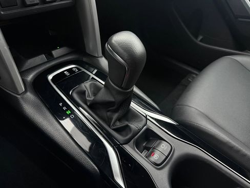 Used 2024 Toyota Corolla Cross XLE image 26