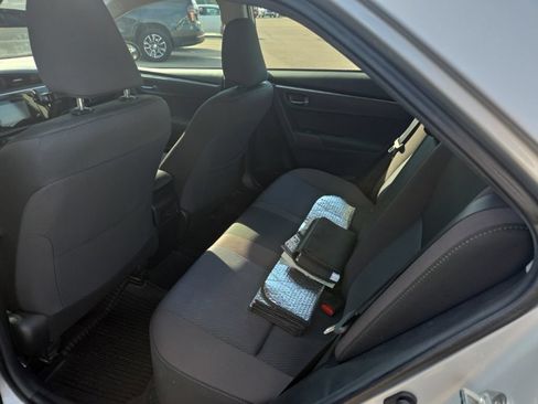 Used 2018 Toyota Corolla LE FWD image 11