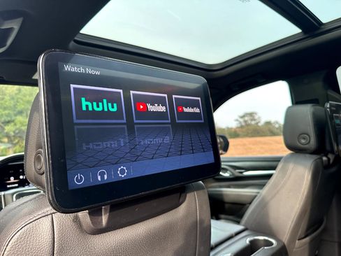 Used 2023 GMC Yukon Denali w/ Denali Reserve Package image 19