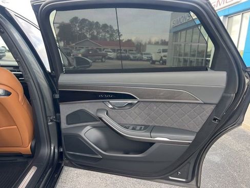 Used 2024 Audi S8 image 33