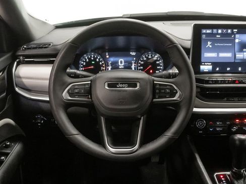 Used 2025 Jeep Compass Limited image 12