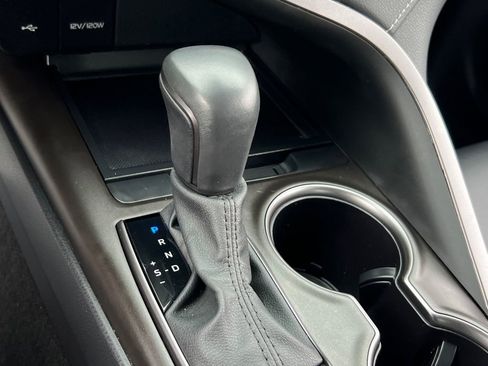 Used 2024 Toyota Camry SE image 25