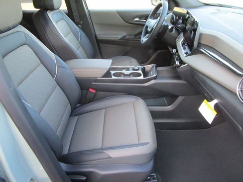 New 2026 Chevrolet Equinox LT w/ Convenience Package II image 18