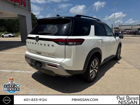 Used 2022 Nissan Pathfinder SL AWD/4WD image 4