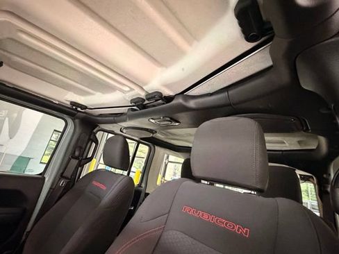 Used 2023 Jeep Wrangler Unlimited Rubicon w/ Cold Weather Group AWD/4WD image 22