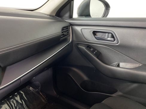 Used 2025 Nissan Rogue S image 22