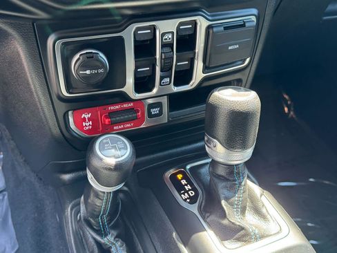 Used 2023 Jeep Wrangler Unlimited Rubicon 4xe AWD/4WD image 34