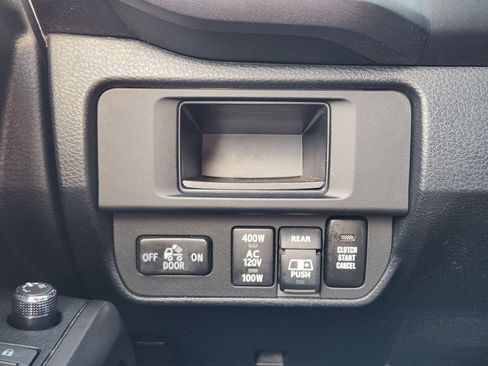 Used 2017 Toyota Tacoma TRD Off-Road image 26