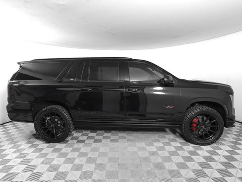 Used 2026 Cadillac Escalade ESV V w/ LPO, ONYX Package AWD/4WD image 4