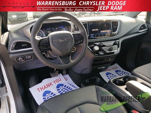 New 2026 Chrysler Pacifica Select image 16