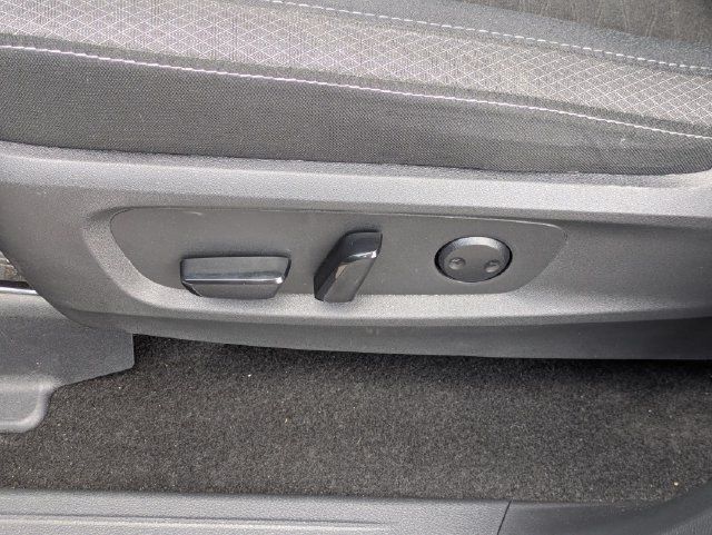 Used 2025 Nissan Pathfinder SV AWD/4WD image 16