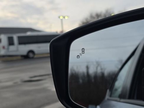 New 2025 Nissan Versa SR w/ Trunk Package image 30