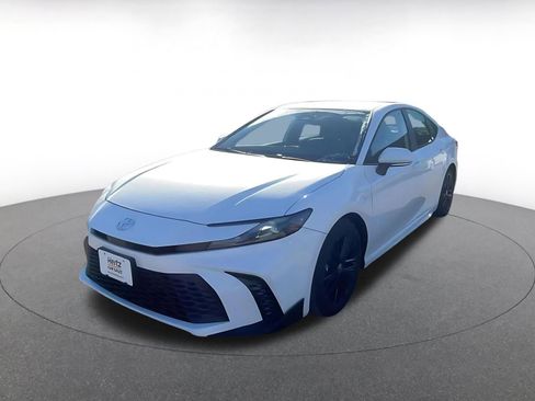 Used 2025 Toyota Camry SE image 7