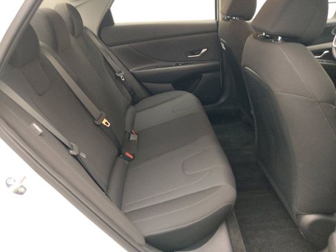 Used 2025 Hyundai Elantra SE FWD image 19