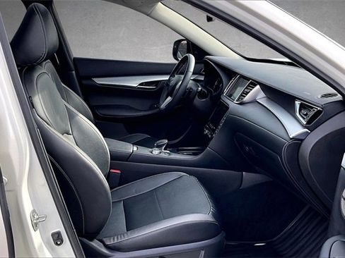 Used 2022 INFINITI QX50 Essential image 6