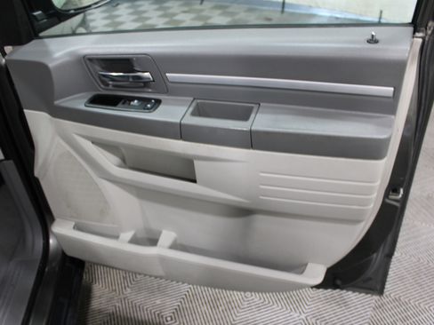 Used 2010 Dodge Grand Caravan SE FWD image 19