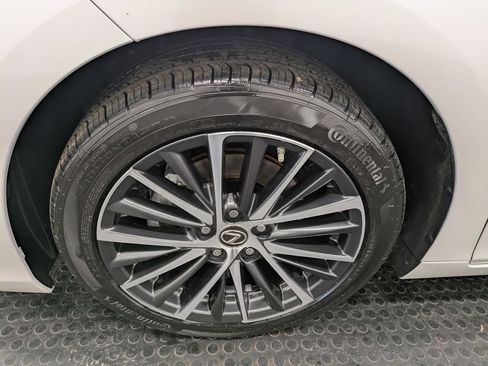 Used 2022 Lexus ES 300h w/ Premium Package FWD image 7