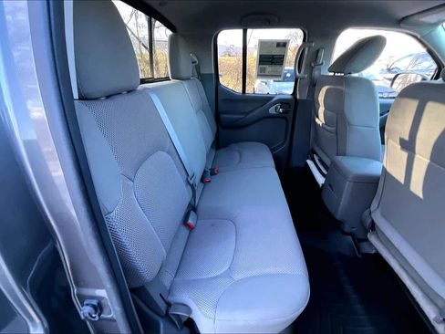 Used 2021 Nissan Frontier SV w/ Midnight Edition Floor Mats AWD/4WD image 18