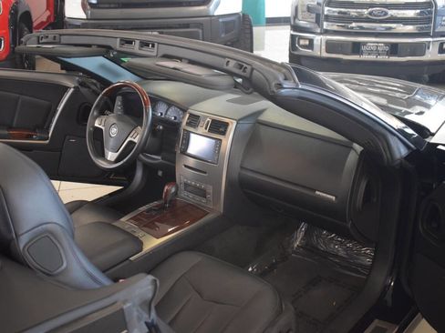 Used 2005 Cadillac XLR Base 2dr Roadster image 71