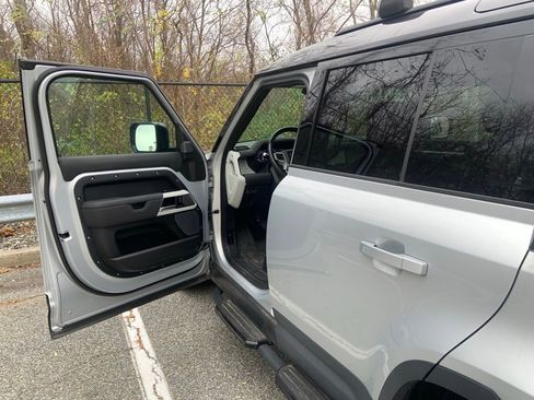 Certified 2021 Land Rover Defender 110 SE image 10