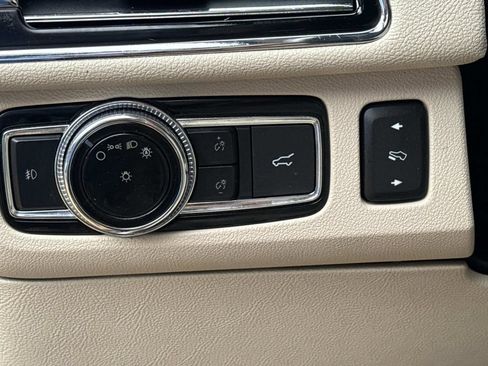 Used 2019 Lincoln Navigator Select RWD image 21
