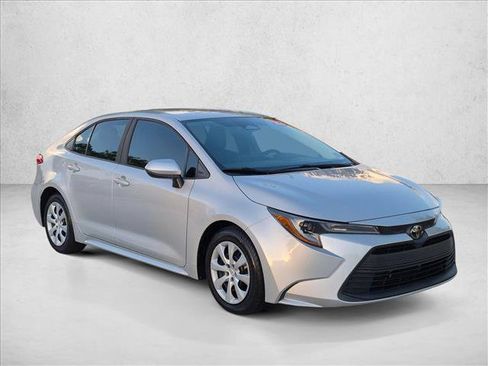 Certified 2023 Toyota Corolla LE FWD image 3