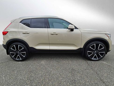 New 2025 Volvo XC40 B5 Plus w/ Climate Package image 8